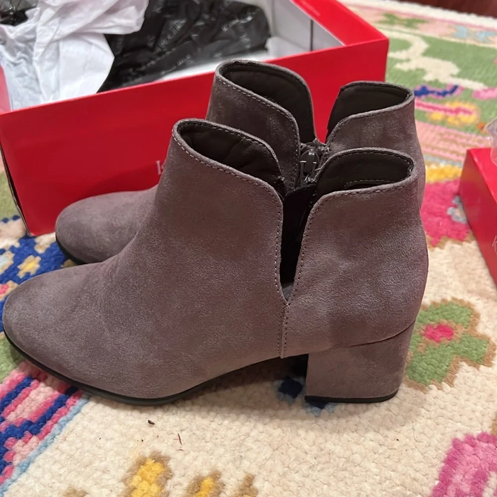 NWT Kim Rogers Gray Boots size 7
